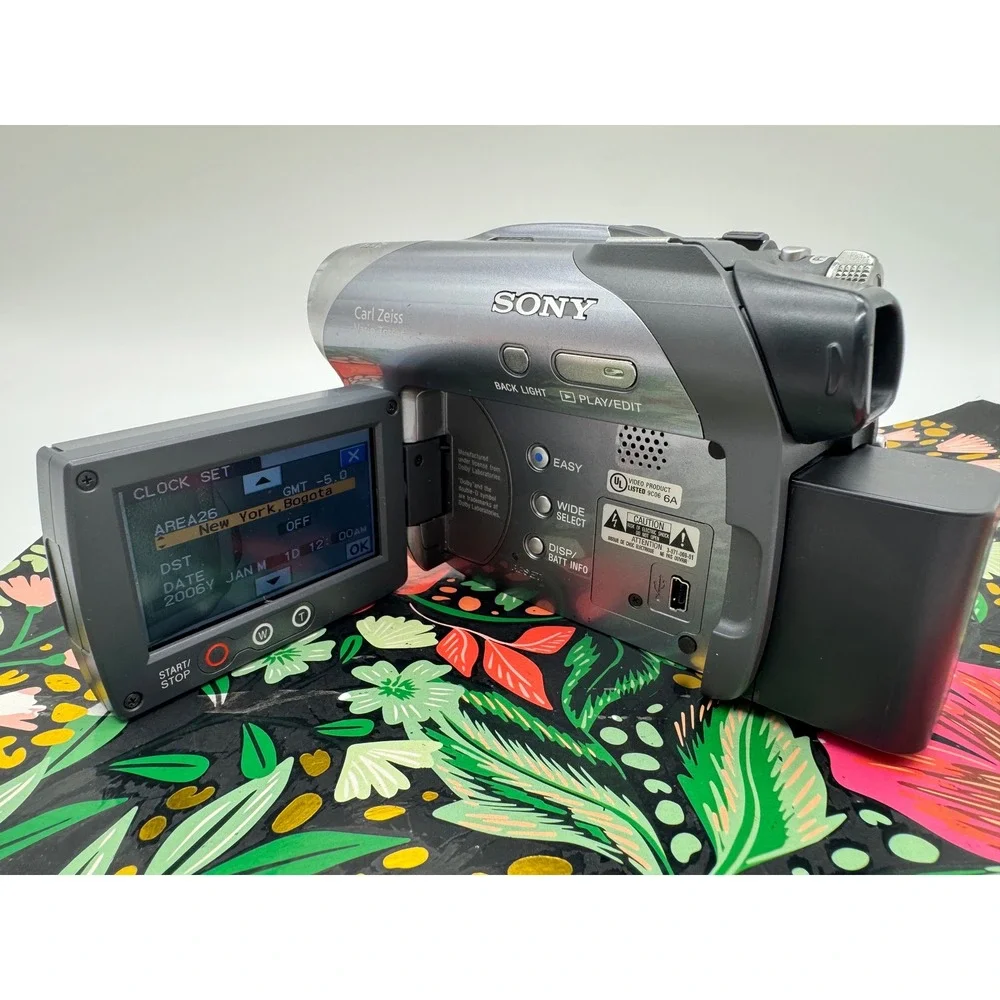 Sony Handycam DCR-DVD305 Camcorder Silver 12x Optical Zoom Carl Zeiss Lens